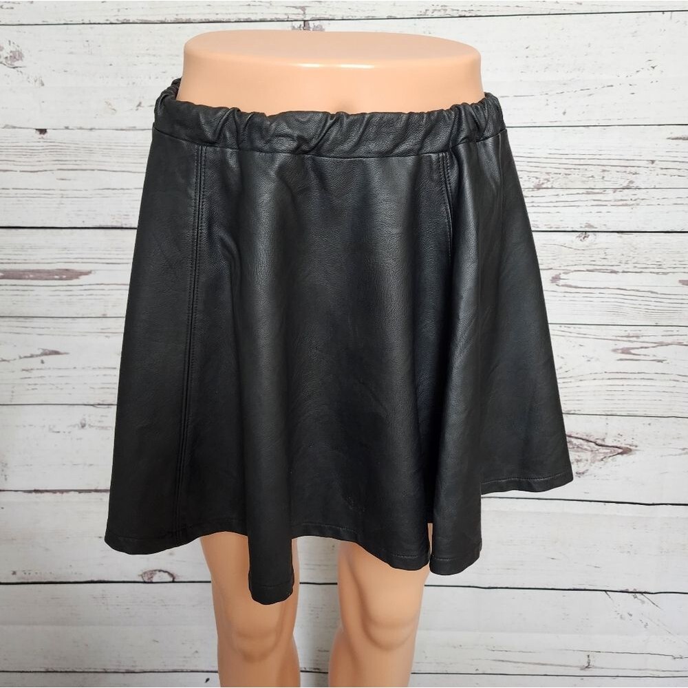 Tbags Los Angeles Black Faux Leather Mini Skirt Size Small Made in USA